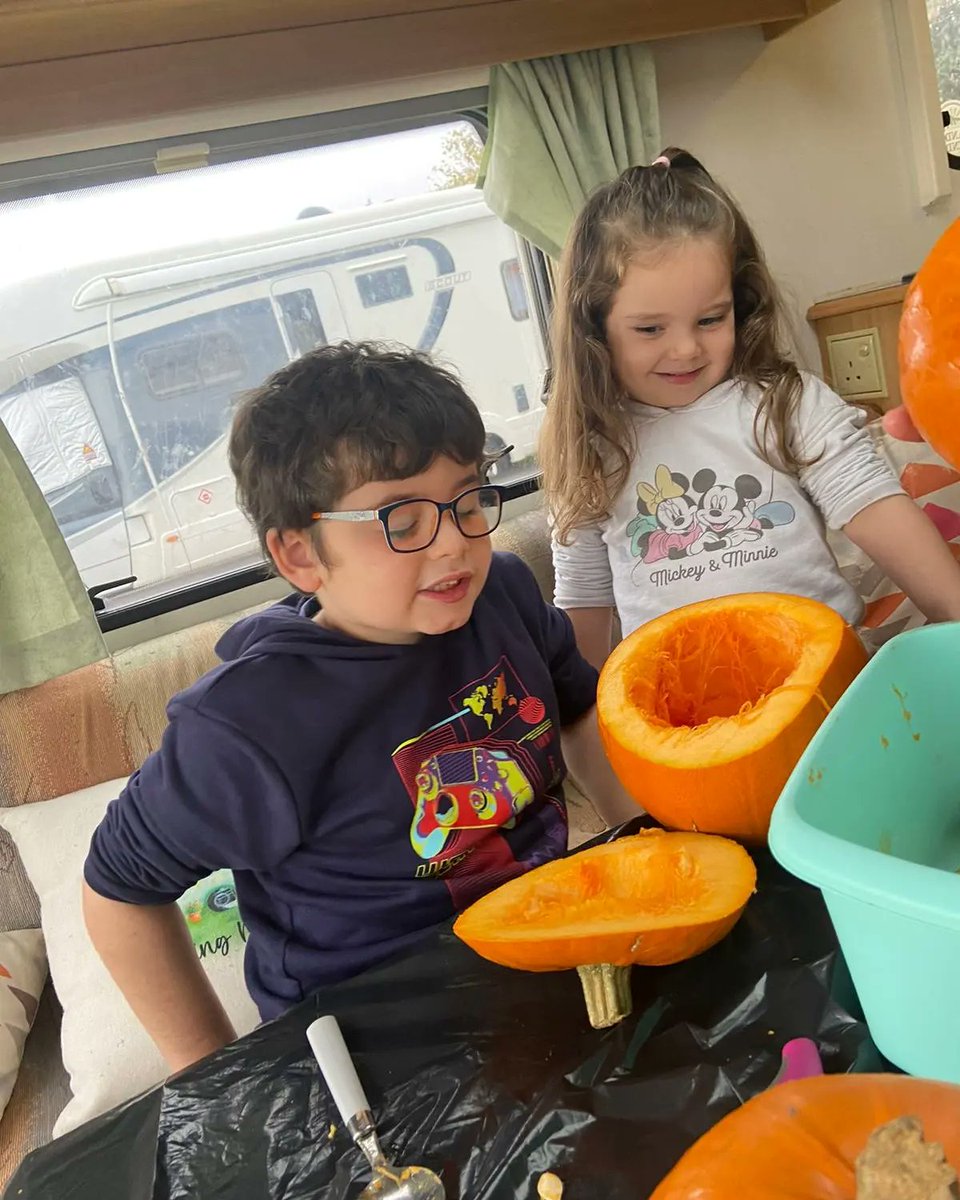 Looksuniquesign's tweet photo. Had a smashing wee day so far , swimming this morning then pumpkin carving (or drilling) lol now looking forward to the halloween disco for the kids .

Getting our @DuncanCaravans hitch cover in the pic as well 😀 

#Caravan #scottishcaravanning #caravanholidays #scottishtouring https://t.co/lfB189ZWkL