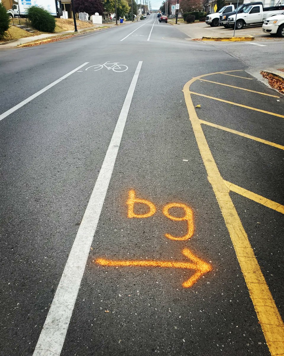Bg262's tweet photo. Race day things are happening...in MS orange.
Painted roads, mile markers, and directional arrows will get you thru the course.
#bg262 #bg6000 #halfmarathon #marathon #raceweekend #bgky #MSAwareness #fallrace #fallmarathon #fallhalfmarathon #fall2022 #werunky https://t.co/1krQF6Gc3l