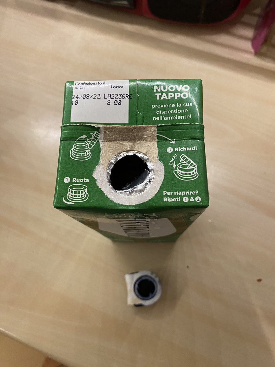 772master's tweet image. No ma complimenti agli ingegneri che hanno progettato il nuovo fantastico tappo del #Tavernello