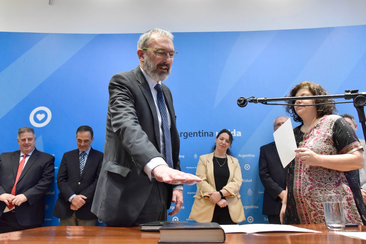 faapura's tweet photo. Juré como subsecretario de Integración de Sistemas y Atención Primaria de la Salud en el @msalnacion 🇦🇷 

Gracias ministra @carlavizzotti por convocarme y confiar en mi. Gracias a mis compañeras y compañeros por la cálida bienvenida #DerechoALaSalud https://t.co/ap2ohgESaR