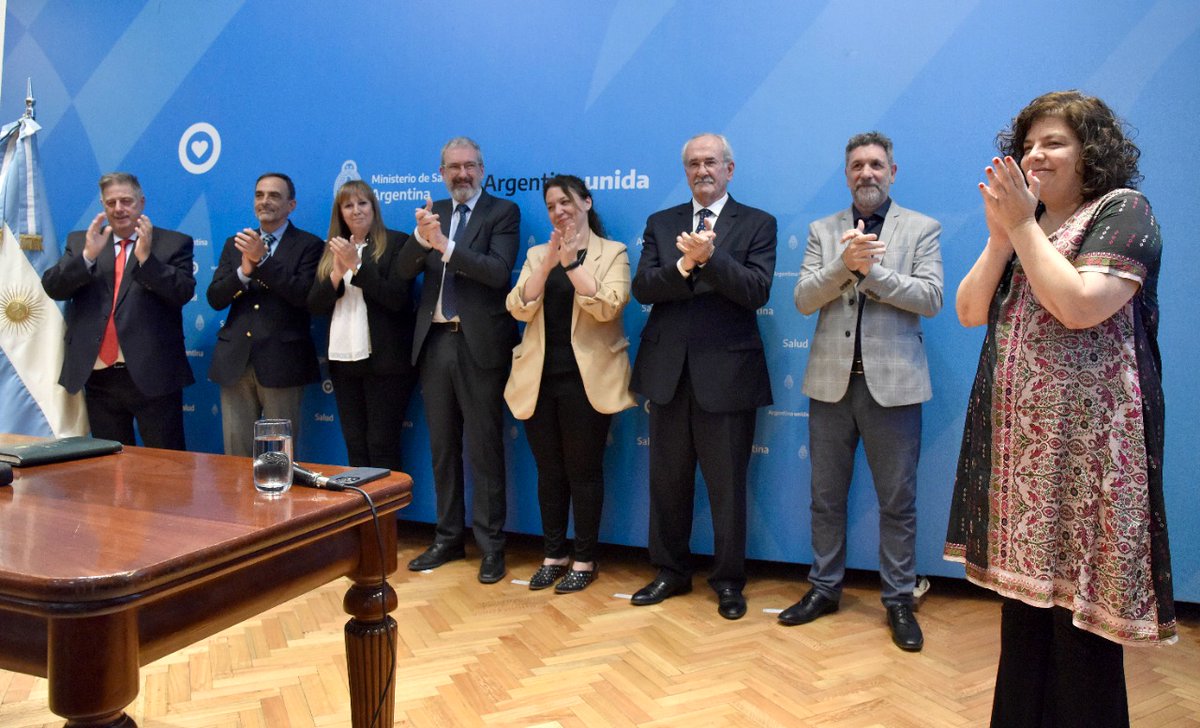 faapura's tweet photo. Juré como subsecretario de Integración de Sistemas y Atención Primaria de la Salud en el @msalnacion 🇦🇷 

Gracias ministra @carlavizzotti por convocarme y confiar en mi. Gracias a mis compañeras y compañeros por la cálida bienvenida #DerechoALaSalud https://t.co/ap2ohgESaR
