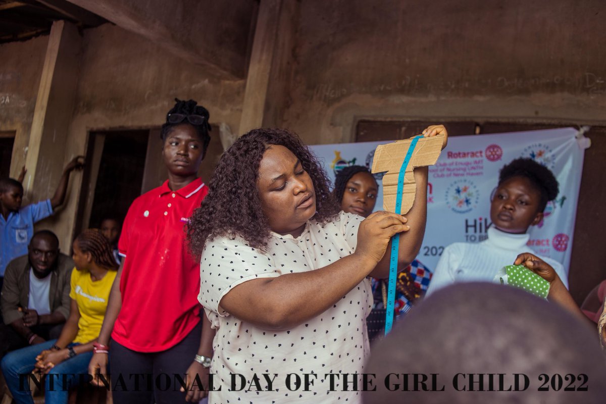 TownCrierAfrica's tweet photo. Activity: #Run2Break Race &amp; Teaching how to make reusable Pads.

Locations: Enugwu &amp; Abuja
 
Number of Students Reached with Menstrual Hygiene Kits &amp; Info: 500

Activity Objective: Use Sports to engage School Children on breaking the silence surrounding Menstruation 🩸#Run2Break https://t.co/laGCnBbimC