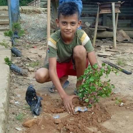 bonanza_red's tweet photo. #BONANZA Movimiento guarda barranco de la juventud Sandinista y estudiantes de dicho colegio realizó siembra de plantas ornamentales en el colegio Santa Rita. https://t.co/8wELG2s9dL
