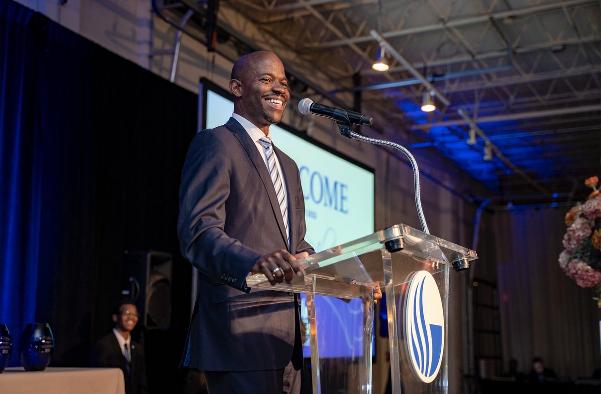 GeorgiaStateU's tweet photo. Congratulations to the 2022 Distinguished Alumni Awards honorees! Celebrating professional, philanthropic and personal achievements, the Distinguished Alumni Awards honor Georgia State's outstanding alumni who personify leadership. @GaStateAlumni #TheStateWay #GeorgiaStateHC22 https://t.co/m0xfSnfHbm