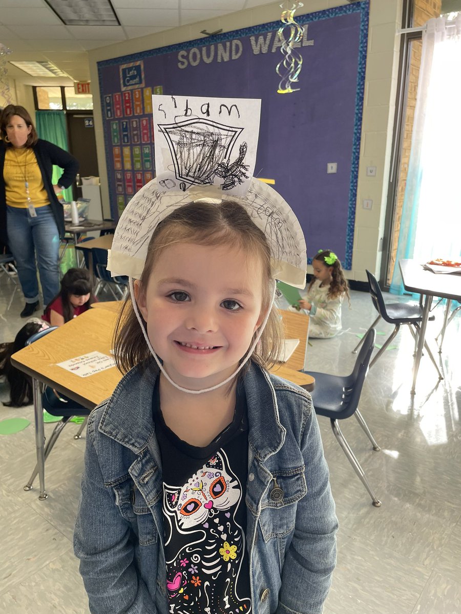teachinginRVA's tweet photo. STEAM House Day!
Make a hat that: stays on your head, has your house color, your name, and your house name/animal tag! #creativekinders 
🖤💚💛❤️💙
🦂🦅🦁🐎🐻 https://t.co/Zz2loVpsoT
