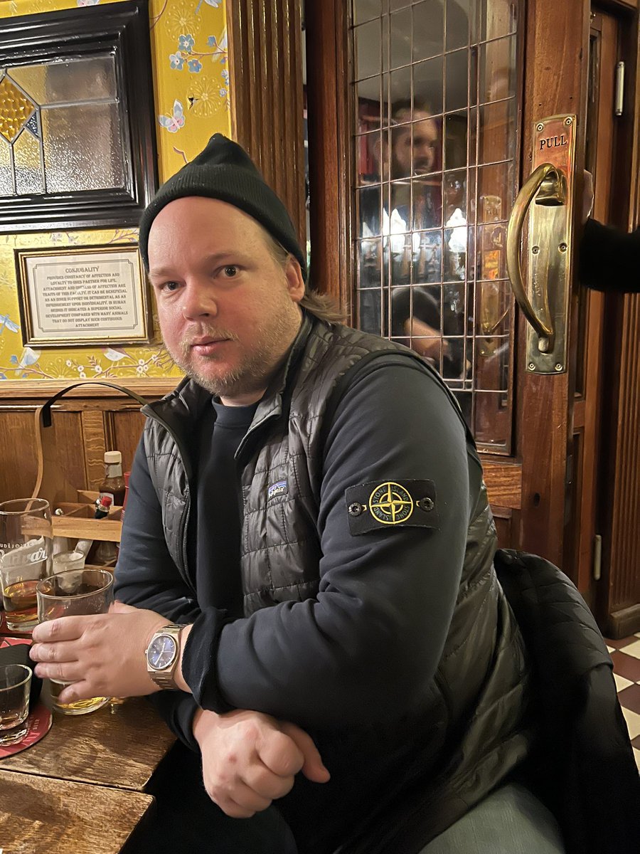 Kanske den mest givmilda på twitter när det kommer till att dela spel till allmänheten. Dessutom en jävla fin människa och eventuellt den bästa jag känner på quiz. Tack för att du finns, <a href="/skandalomsusad/">Anton Larsson</a>