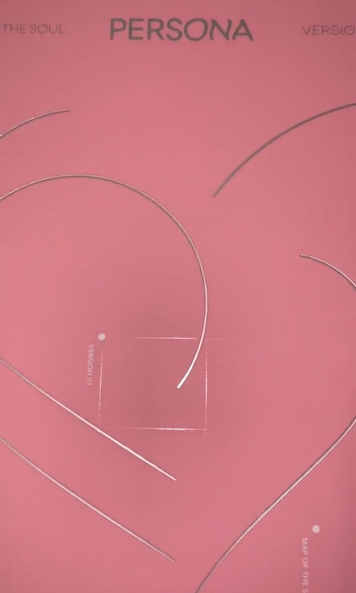 Mileyriiib's tweet photo. @keeyouthv Álbum de kpop que comprei kkkjk https://t.co/S8WnL0ZFII