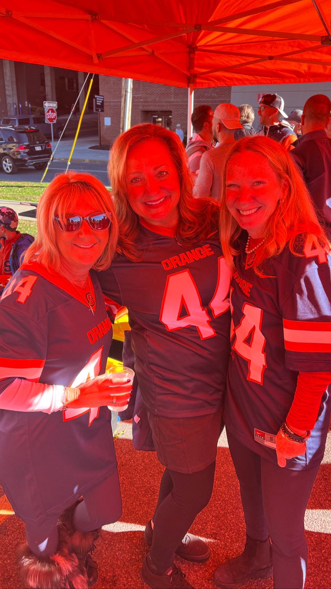 LisaMatto's tweet photo. Let’s Go ‘Cuse 🧡💙🍊 https://t.co/7CLrJxnyRp