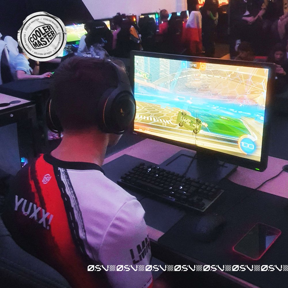 OservEsport's tweet photo. 🏆 𝗟𝗘 𝗣𝗘𝗥𝗙𝗘𝗖𝗧 👌
On ne pouvait pas rêver mieux pour démarrer ces Playoffs de la #StorksCup ! 🤩
⚽ OSV 3️⃣ - 0️⃣ @Esport_tengu
Alors @_Yuxxi, prêt à caler tes meilleurs Musty ? 😏
Prochain BO5 🆚 "Fenwick Gang"
#OSVWIN @coolermasterfr https://t.co/sRYR4o1AnG