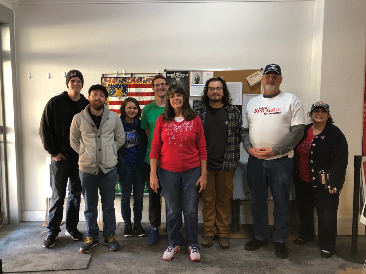 EverhartGop's tweet photo. Great group of volunteers door knocking and phone calling for our Republican candidates! #WinningforOH #LeadRight https://t.co/poFqxlZcsm