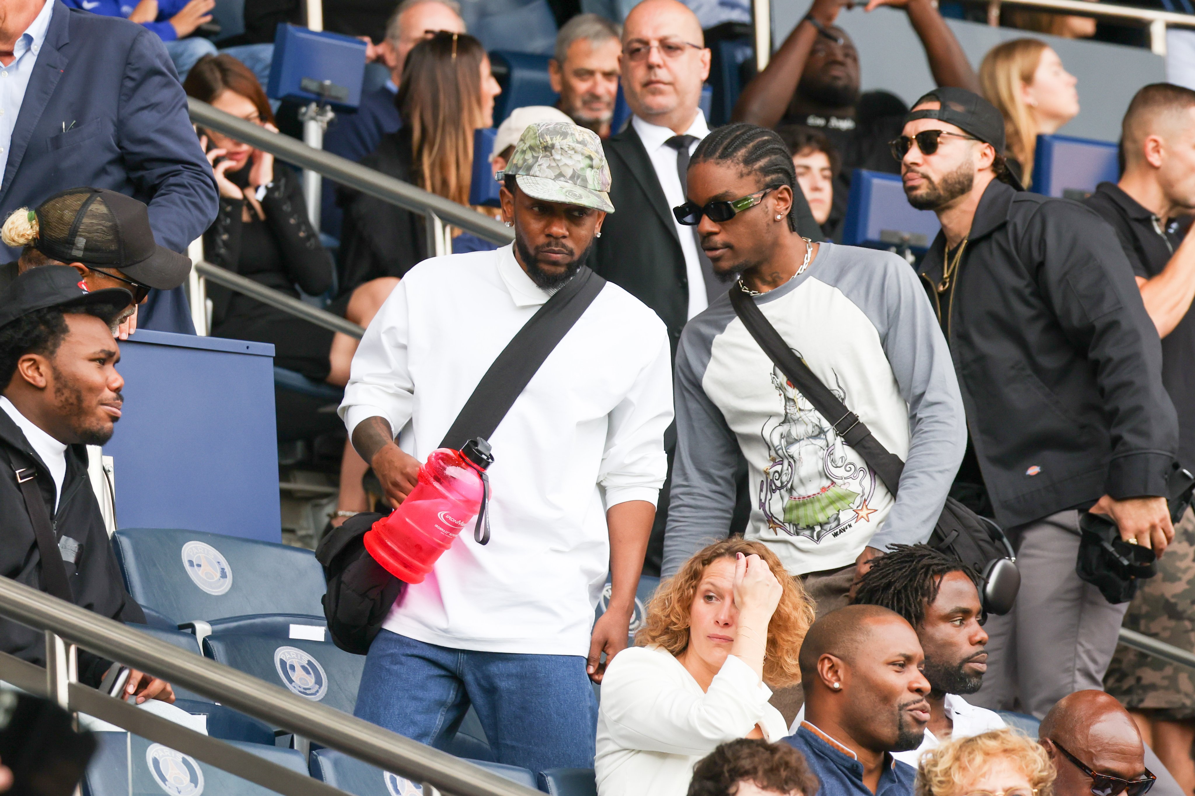 Kendrick Lamar and Baby Keem showed up to Paris and saw PSG and Troyes in a  7 goal thriller.  #kendricklamar #babykeem #soccer…