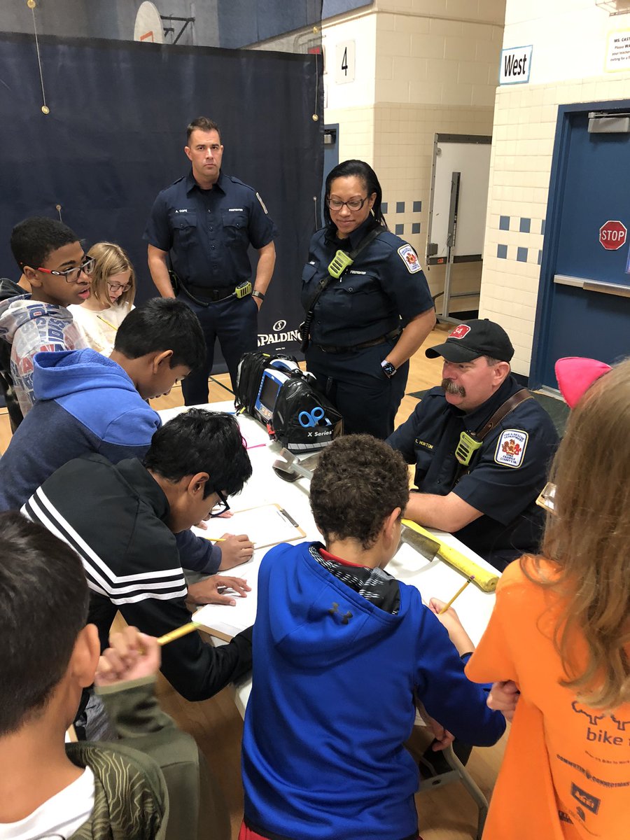 MrsMcManus_OES's tweet photo. Thank you @CounselorOES @SSchnaue for putting together such a great career day!! And special shout out to all of the presenters who came to speak with us! @Oakton_ES https://t.co/d2UYuaqb3l
