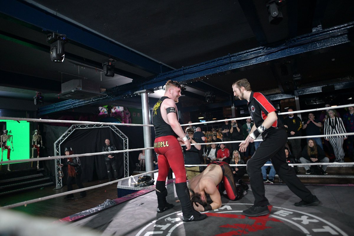 TNTExtremeWres's tweet photo. 🎸 EXTREME FIELDS 💀
TNT Ultra X Championship Match
Nico Angelo (C) Vs Tom Thelwell
#ExtremeFields https://t.co/eqGcPRtRMc