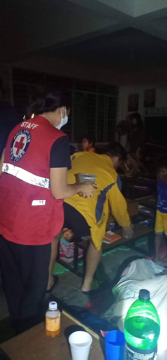 philredcross's tweet photo. Philippine Red Cross, through its Bataan Chapter, distributed Hot Meals in Brgy. Alas Asin in Mariveles and Brgy. Lamao in Limay for 228 individuals.

#PHRedCrossCares https://t.co/5xcToze8bL