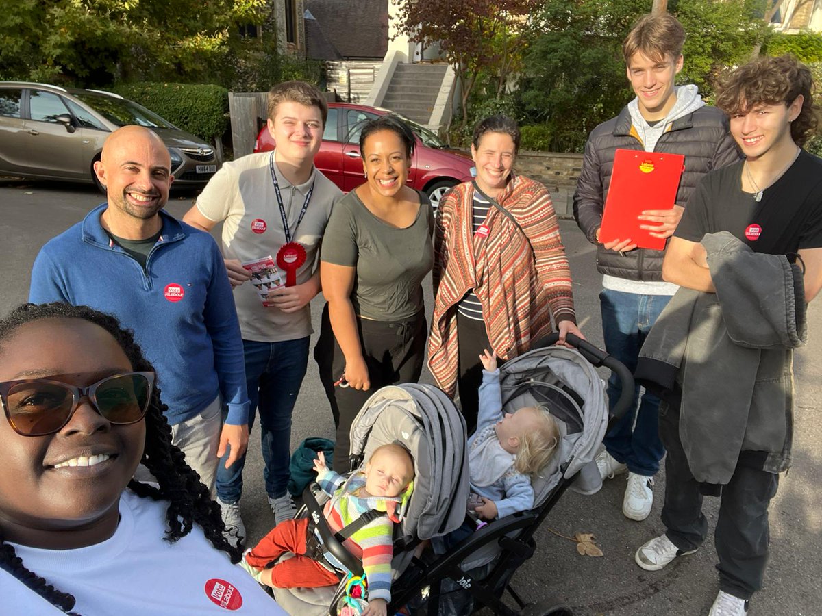 Lewisham Deptford Labour out in force today for national campaign day. Listening to voter concerns and taking casework are our top priorities. We are out regularly, so please get in touch if you want to campaign, we can buddy you up to support you. #labourdoorstep