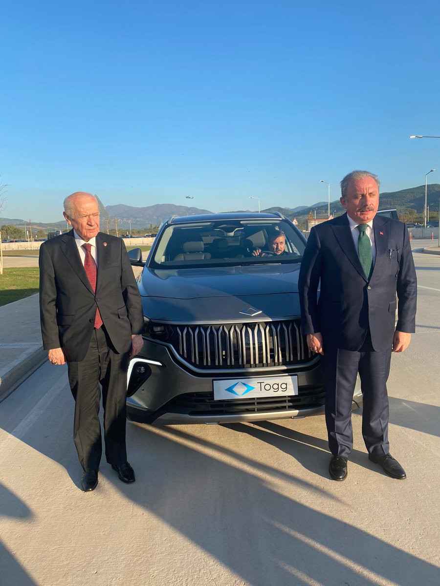 avozturkugur's tweet photo. Genel Başkanımız Sayın Devlet Bahçeli, TOGG Gemlik Kampüs Açılış Töreninde TOGG Otomobiliyle https://t.co/inniEps4Hq