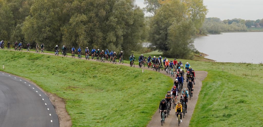 WielerFlits's tweet photo. FIETSTOERISME | Langs de IJssel en over de Veluwe tijdens Ride with the Pros

https://t.co/evnGWSMrGu 

#Fietstoerisme #RidewiththePros https://t.co/OdYf4Pxx54
