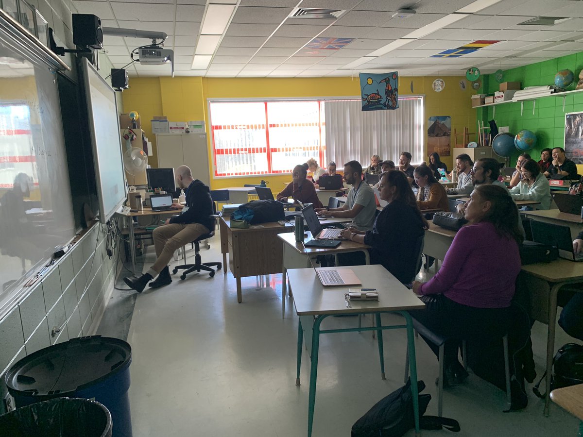 EdCampPremSeign's tweet photo. Le #EdCampLeSommet, ce sont des pédagogues en apprentissage, en réseautage,qui s’inspirent.Ce sont aussi des pédagogues qui se commettent à partager leurs bons coups,leurs idées,leurs formules gagnantes.Ici, @PeggyRail et David Jean-Allard,du #CSSPS, qui parlent Mozaik et balados https://t.co/Irts3eGdQZ