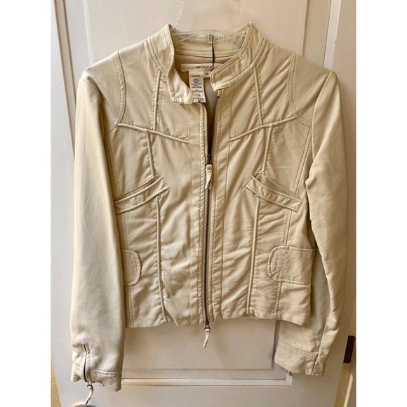 PoshingBySami's tweet photo. So good I had to share! Check out all the items I'm loving on @Poshmarkapp #poshmark #fashion #style #shopmycloset #fossil #studiom #highbeamshoes: https://t.co/dt3fUioRsi https://t.co/dudWPeyTCF