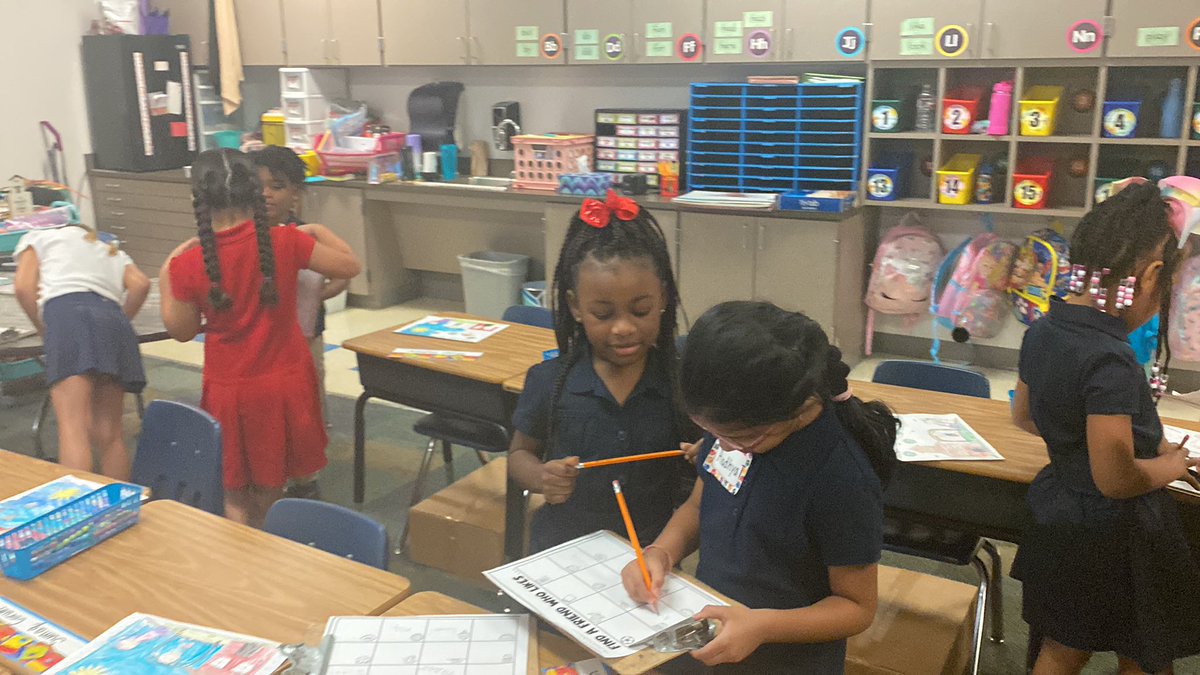 MsRuizLVE1st's tweet photo. Hey my fabulous 1st grade families! I have taken multiple pictures and videos since the beginning of the year and would like to start sharing them here! Your children are working hard everyday and I love to capture their smiling faces when learning! Enjoy! https://t.co/wMLpYmNbt5