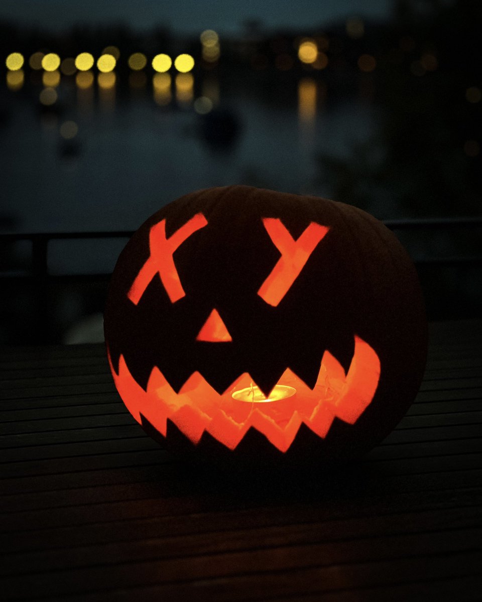 🎃 Happy #Halloween! 👻 #agenturxy #xy