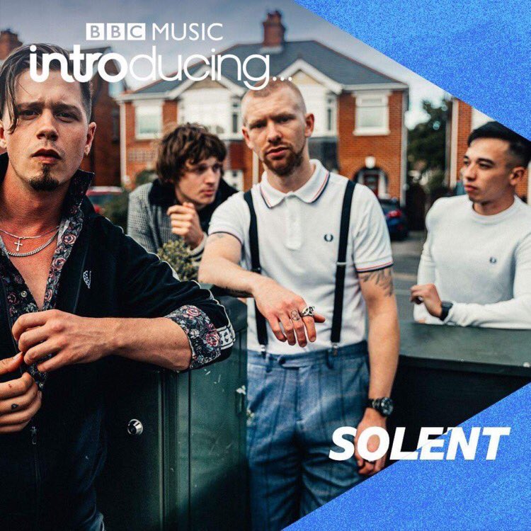TheStraights_uk's tweet photo. IT’S ALMOST TIME!!🔥 Tune in to @BBCRadioSolent  and 8:00pm and listen to @BBCIntroSolent @stephnradio 📻🎶

Our latest release DEAD SET DETECTIVE 🕵️ will be getting a spin on BBC airwaves 🎶 Our Debut BBC Airplay! 🔥 
#bbcintroducing #thestraights #unsignedIndie https://t.co/74sodhSlh3