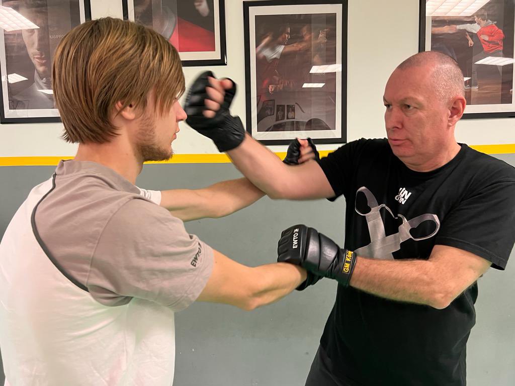 Heute war ich in Dresden bei <a href="/WernerDennis/">Dennis Bolloff</a> zum #WingTsun LG. Morgen geht’s nach Bernau bei Berlin. War super und freue mich auf das nächste Mal. #EWTO