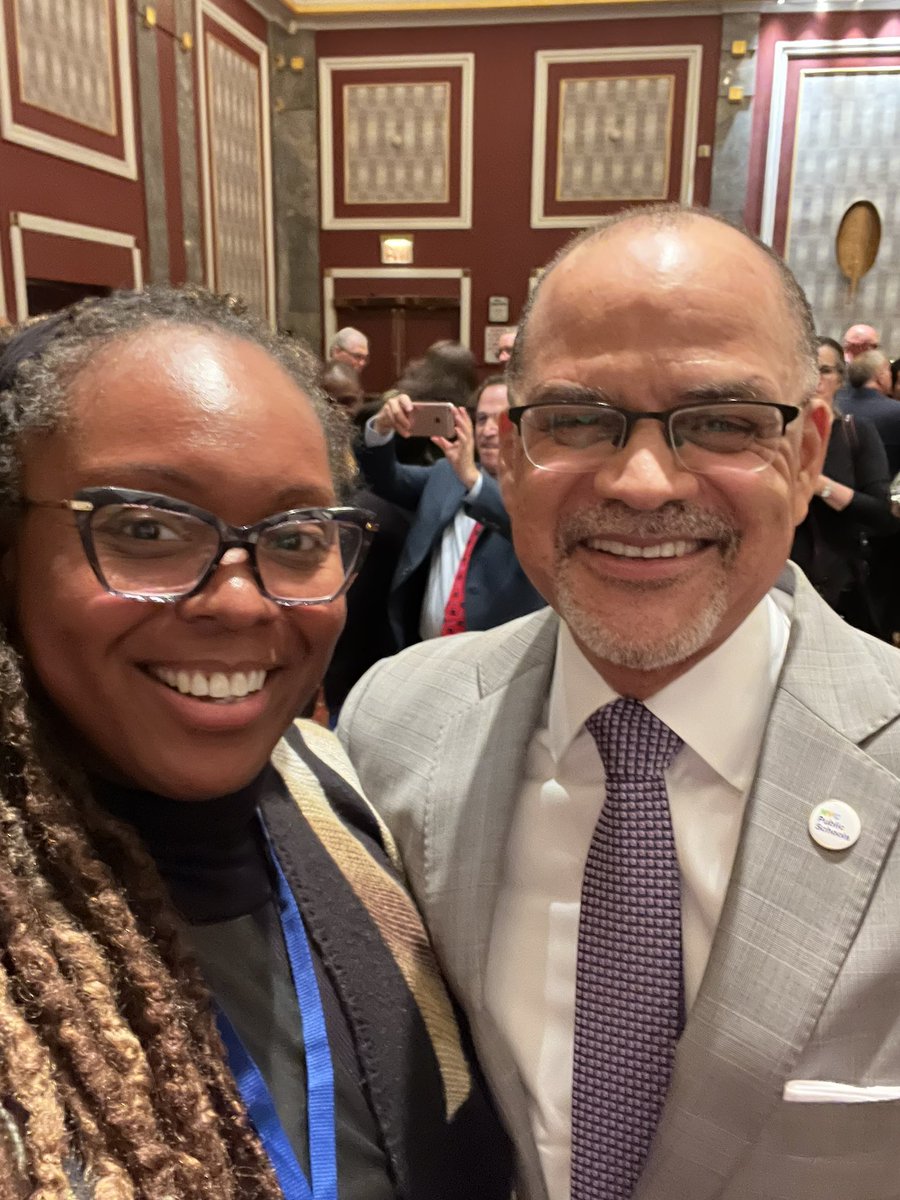 D8DeputyMunce tweet media