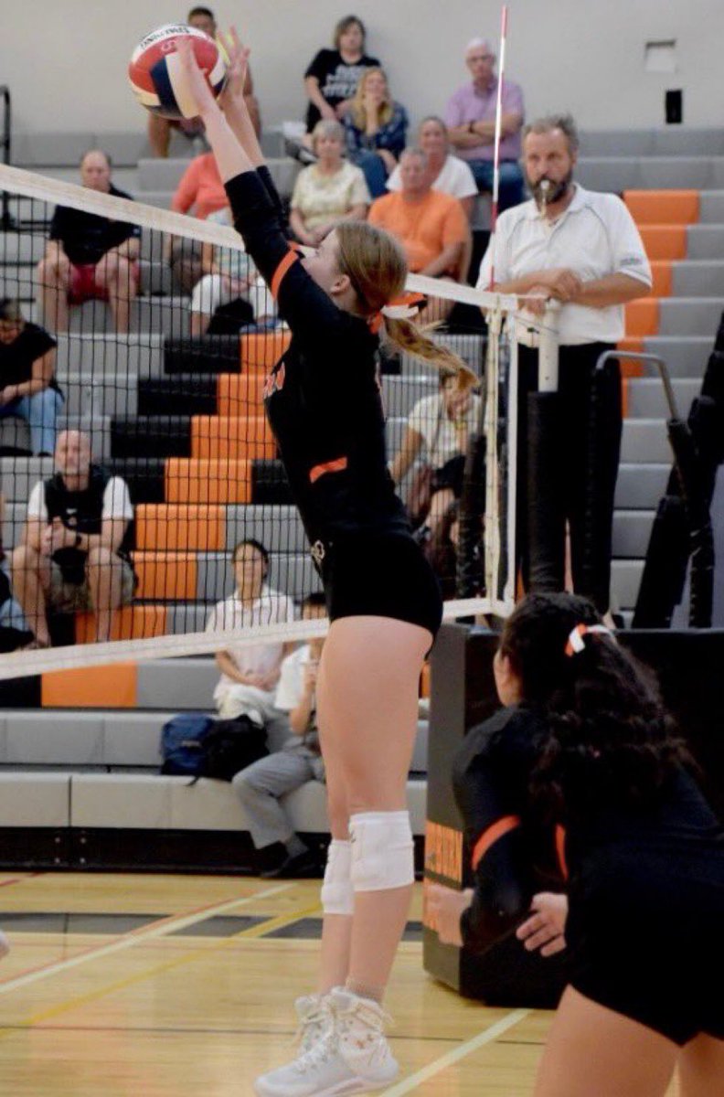 With 5 blocks vs Arlington- Meg Qualey now has 77 blocks breaking the former Woburn High single season record of 74 which was held by…Meg Qualey in 2021. #WuVolleyball