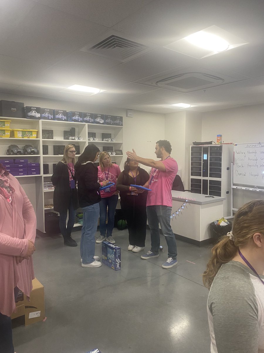 SuptMooney's tweet image. So blessed to visit Girls Tech Day today.  Thank you AWS for your investment in our kids.  #awsgirlstechday #FutureFocused