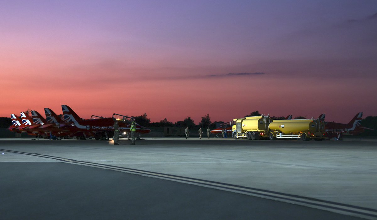 Beautiful end to a long day for the team. What a way to arrive at RAF Akrotiri. Gorgeous pics of the #RedArrows coming into #Cyprus by Circus 10, AS1 Abigail Drewett, as the sun begins to set.