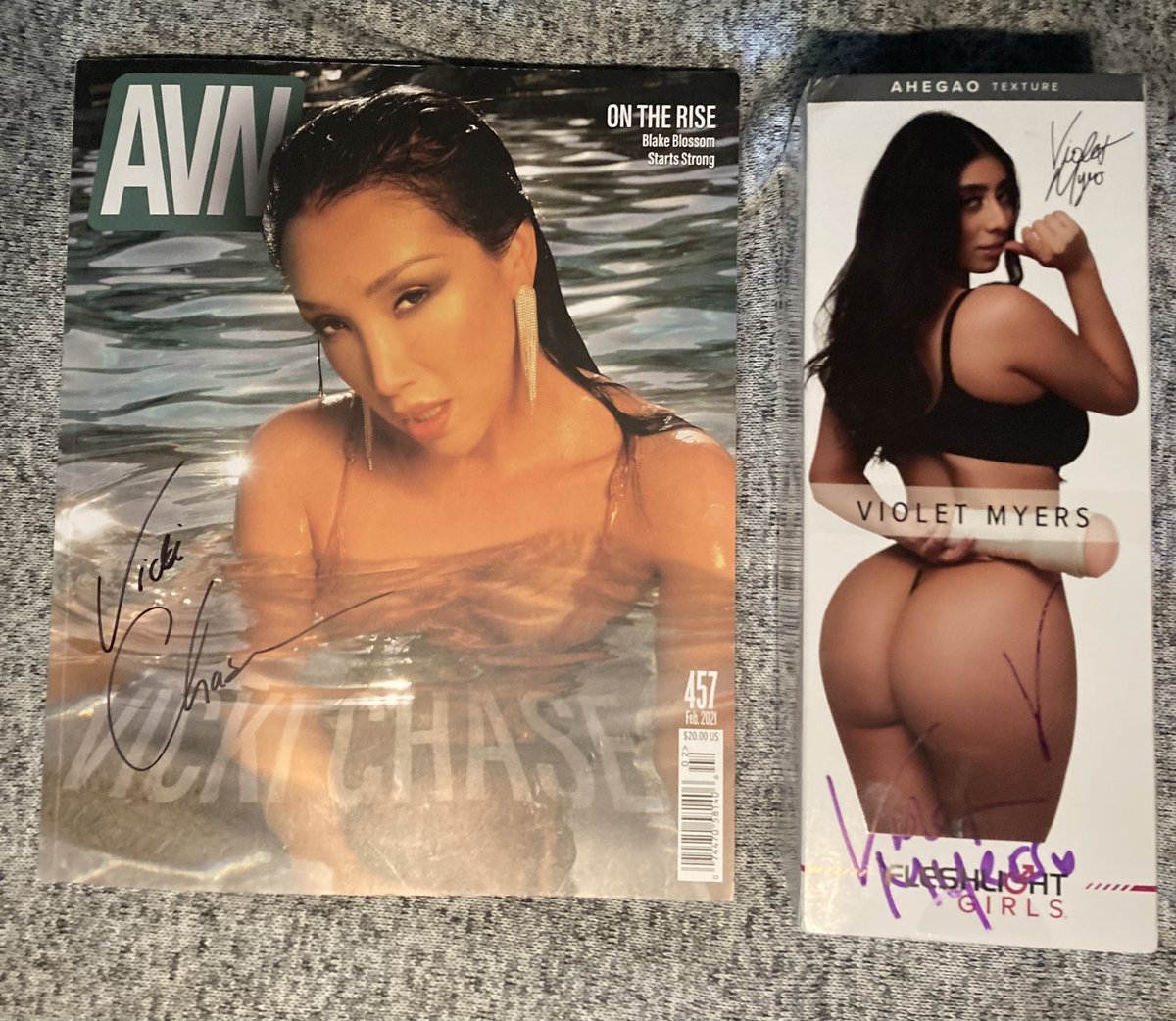 Been away for a few days. Still riding the high from @EXXXOTICA last week. Special thanks to @VickiChase & @violetsaucy for my autographed magazine & fleshlight 🥰