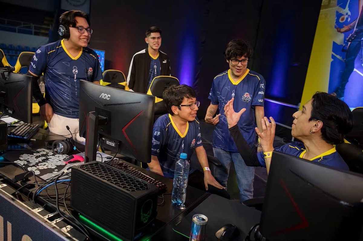 GoPrimalGG's tweet photo. Se van a Brasil 🇧🇷!!! @NitrousGamingPe ganó el pase para el evento internacional de la #redbull #campusclutch Un evento inolvidable, gracias @redbullgaming por la oportunidad de poder participar en la organización del evento. Agradecemos de todo corazón a todos los que asistieron https://t.co/U6YD5qkHgx