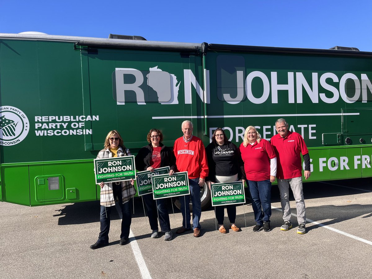 RonJohnsonWI's tweet photo. Took a break from #RonsRoadTour to bring lunch to the folks who have done so much for me and our campaign in Outagamie County. https://t.co/PZwBB7JgA2