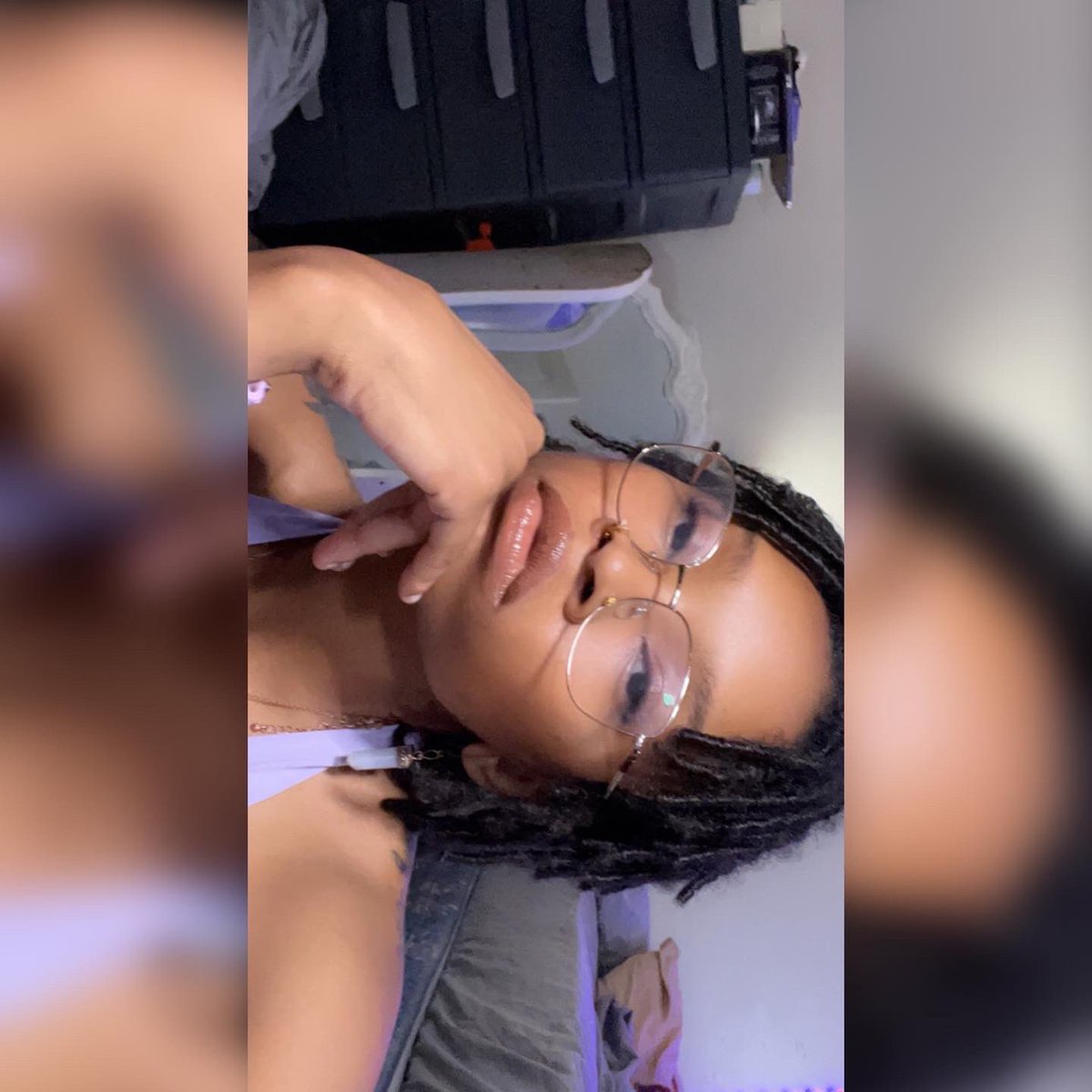 definebree_'s tweet photo. Since i never post pictures here lol hey 👋🏽☺️ I loc’d my hair ✨ https://t.co/ijd9ulB6ib
