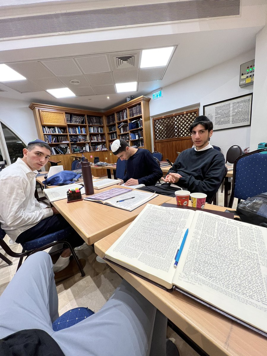 MikeShlita's tweet photo. #brachosboys #toolintown #papagayo https://t.co/LVSgUWATm7