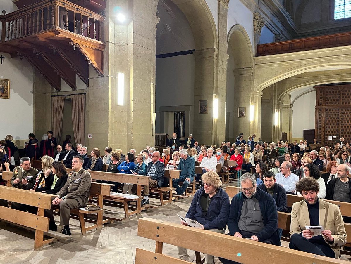 segovia_es's tweet photo. Alcalde accidental, Jesús Gª Zamora, y concejal @CulturaHabitada, Alberto Espinar, asisten al  XIV Encuentro Coral ‘Virgen de la Fuencisla’, en homenaje a Academia de Artilleria. Un concierto organizado por la coral segoviana #VocesDeCastilla.

#SegoviaEsCultura #LaCiudadQueSomos https://t.co/B5JlRq2nF3