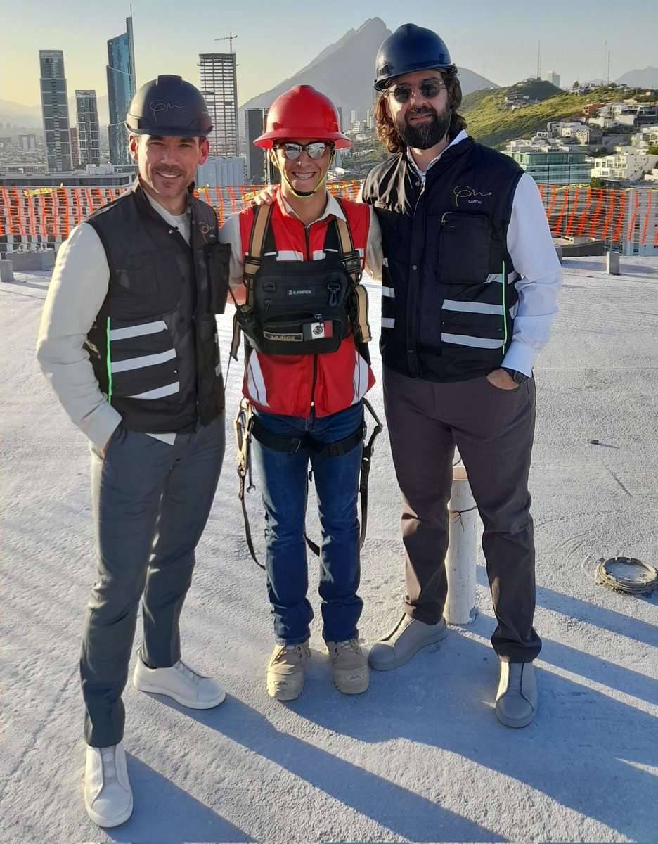 Ricardoen4's tweet photo. Que gusto Recibir a mis amigos Arq.Marco y Lic. Benjamin Garza Mercado,. Presidentes Ejecutivos de GM Capital. Nos la pasamos increíble con su visita, aquí en San Pedro Garza Garcia. #DistritoArmida #GMCapital  #MaizTransforma https://t.co/UEljvQJJu6