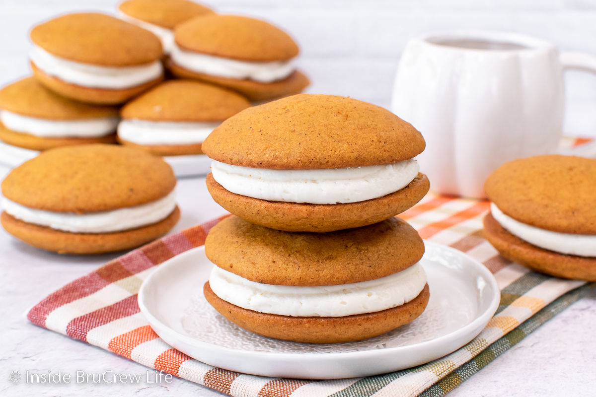 Jocelyn (@brucrewlife) on Twitter photo Fall is in the air, so make a batch of these Maple Pumpkin Whoopie Pies & enjoy their cozy fall flavor! insidebrucrewlife.com/maple-pumpkin-… <a href="/DixieCrystals/">Dixie Crystals Sugar</a> #ad Fall is in the air, so make a batch of these Maple Pumpkin Whoopie Pies & enjoy their cozy fall flavor! insidebrucrewlife.com/maple-pumpkin-… <a href="/DixieCrystals/">Dixie Crystals Sugar</a> #ad