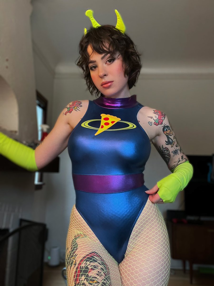 Anisa Jomha on Twitter: "Not so little green (wo)man for Halloween 👻 🛸"