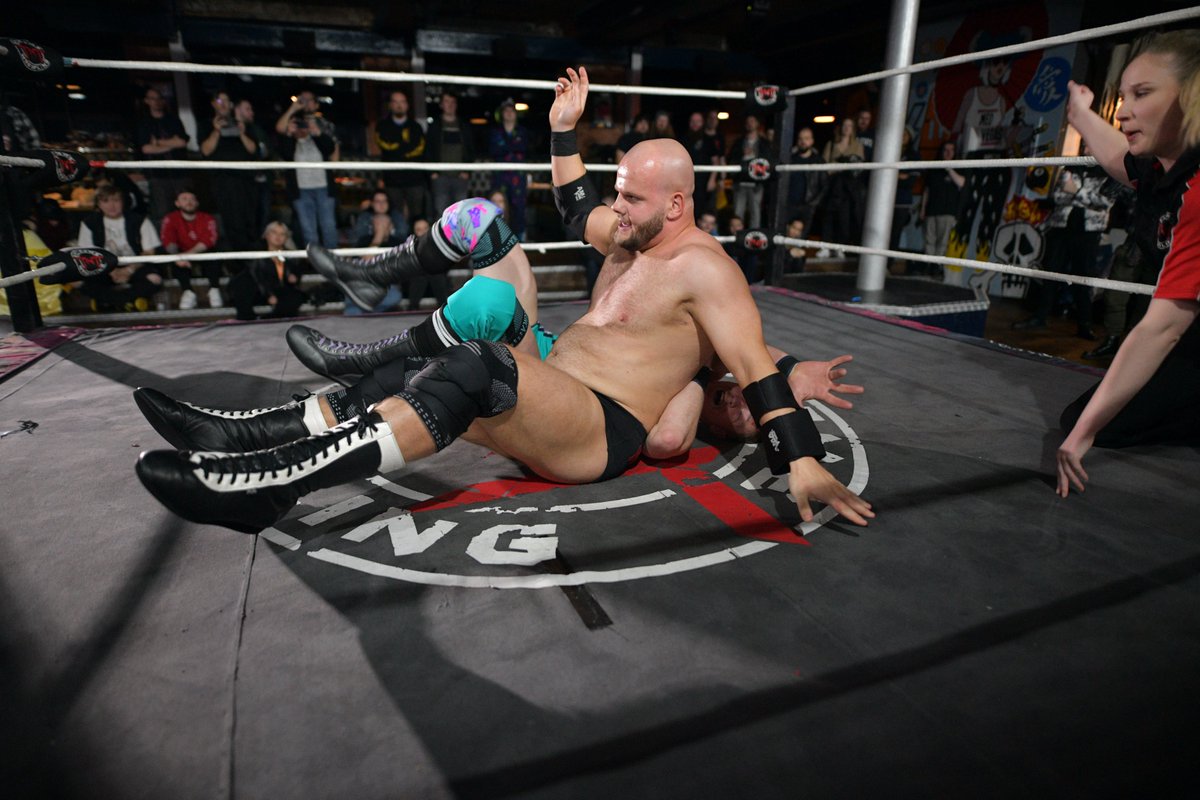 TNTExtremeWres's tweet photo. 🎸 EXTREME FIELDS 💀
Pro Wrestling Chaos Guest Match
@chaos_wrestling
Bronco Brendan White Vs Harrison Bennett
#ExtremeFields https://t.co/Hqge9x9M9l