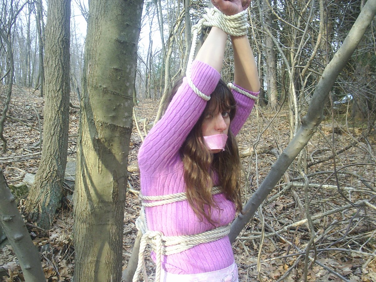 KittyDanger69's tweet photo. An oldie from 2004 or so.
#damsel #damselindistress #damselsindistress #tiedup #bondage #rope #peril #gagged #pink #cyndiwilde #kittydanger #outdoorbondage #tiedtoatree #boundandgagged #kidnapped https://t.co/8wpZl5oKql