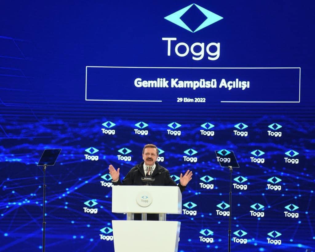 Sirnaktso's tweet photo. TOGG Gemlik Kampüsümüzün resmi açılış törenine Yönetim Kurulu Başkanımız Osman Geliş katılım sağladı.

Ülkemize ve milletimize hayırlı uğurlu olsun.

Heyecanlıyız, gururluyuz.

#YeniLigGemlik
@RHisarciklioglu @TOBBiletisim https://t.co/tKyVAa44Uo