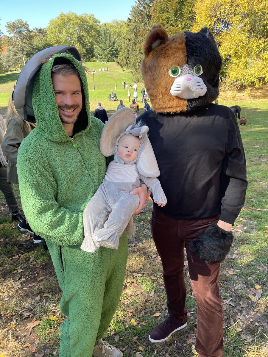 CaedmonHead's tweet photo. #CaedmonCommunity goes all out! #Caedmon Family Association Halloween Parade and Picnic in #CentralPark! #CaedmonCreativity at its finest! https://t.co/vUuhSYTST4