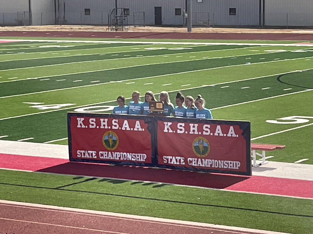 Emma Petersilie medals with a 20th place finish and the team takes 2nd overall in class 1A! Congrats girls!