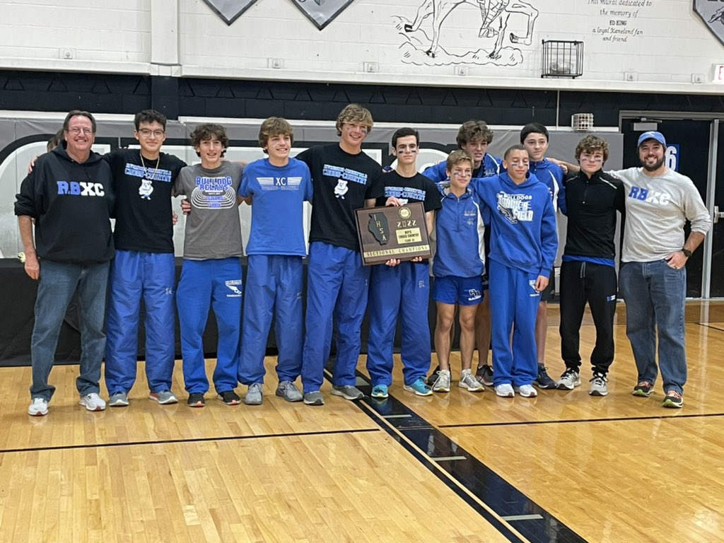 Congratulations to the Boys Cross Country team on earning a FIRST place finish at the IHSA Class 2A Sectional today! The team will advance to compete in the IHSA Class 2A State Finals November 5th! Fantastic job Bulldogs!