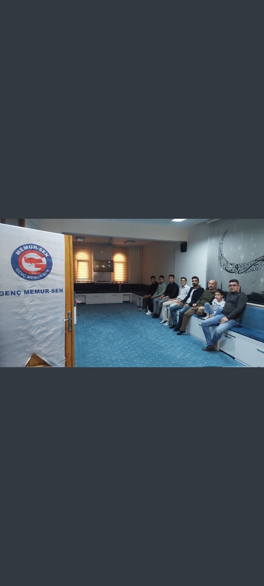 Genç Memur-Sen ve ADEM Topluluğu olarak İslamiyet için ömrünü feda eden Bilge Kral Aliya İzzetbegoviç'i anma programımızı sinevizyon gösterisi ile gerçekleştirdik.

Ey teslimiyet senin adın İslam'dır.
[Aliya İzzetbegoviç]