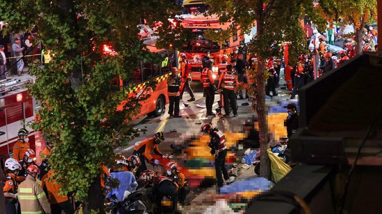 frazmandemo's tweet photo. #itaewon #seoul #southkorea #halloweentragedy   no idea of what caused it but the result is a massive human tragedy https://t.co/LTNpvAvUMC