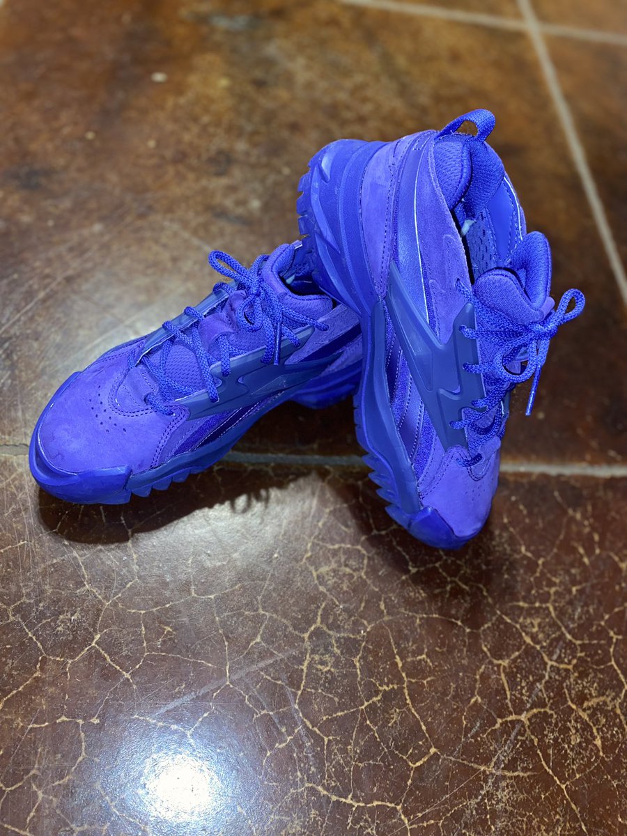 LocsOnChic's tweet photo. Hubby went &amp; got them Cardi B Reebok’s fa ya girl #happybirthdaytome @iamcardib https://t.co/QT6VNROqRB