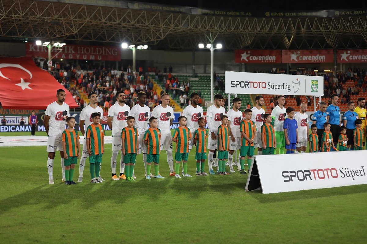Alanyaspor's tweet photo. 📸 İlk yarıdan fotoğraflar!

#AlanyaGaziantep https://t.co/qhUc5SSqwV